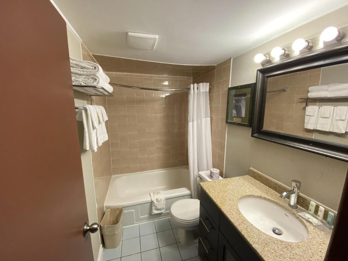 Quality Inn & Suites Niagarawatervallen Buitenkant foto